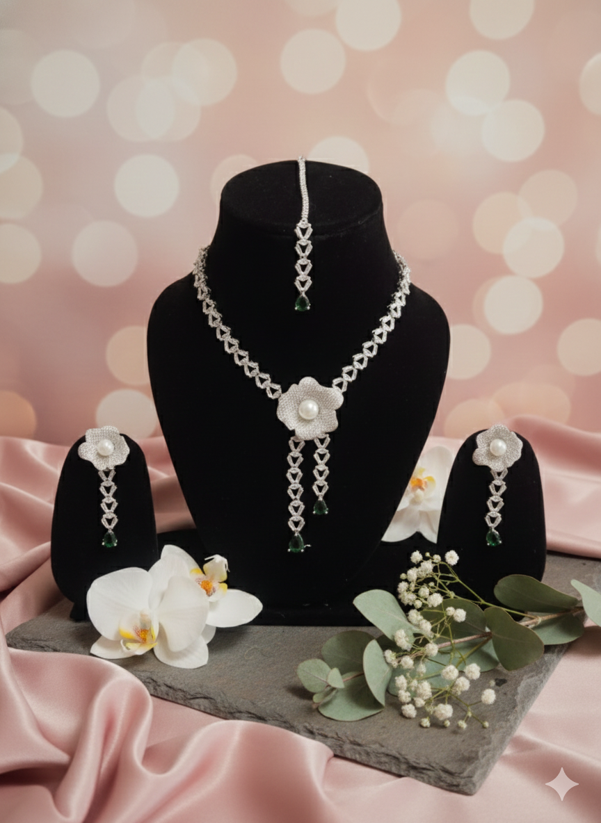 Rose shaped diamond stuuded neck peice with maangtika