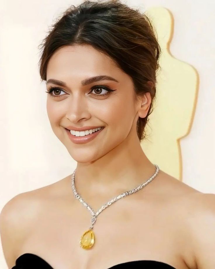 V line canary drop diamond necklace set