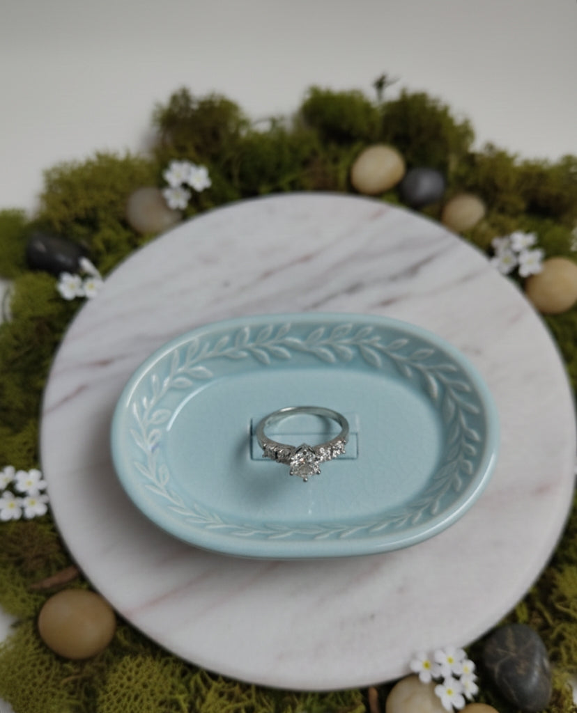 American diamond round shaped diamond studded ring