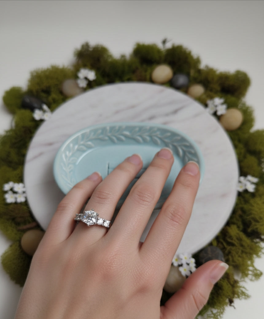 American diamond round shaped diamond studded ring