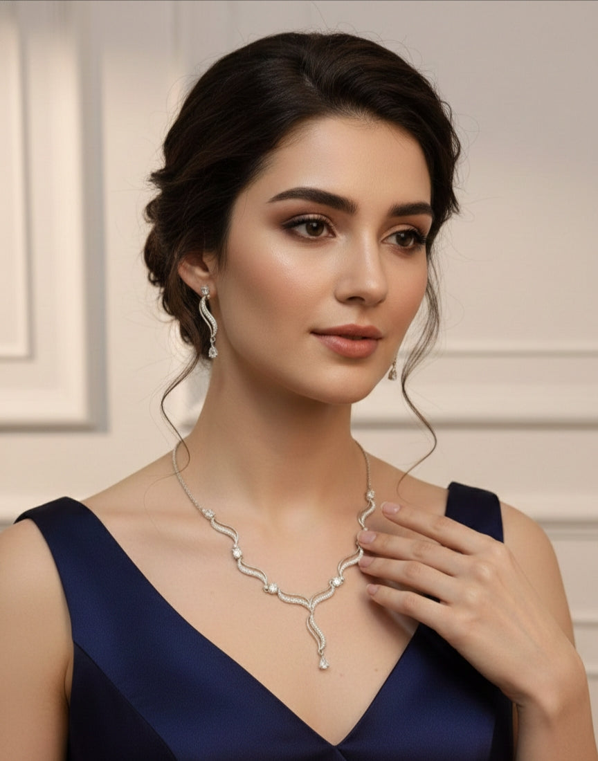 SLEEK DIAMOND NECKLACE SET